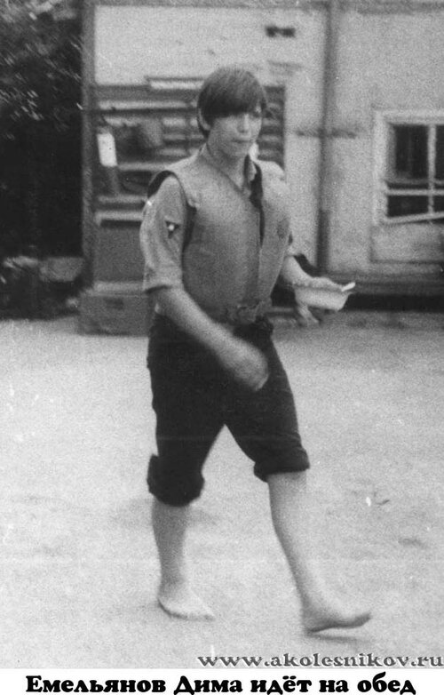 1984 Емельянов Дима во время обеда